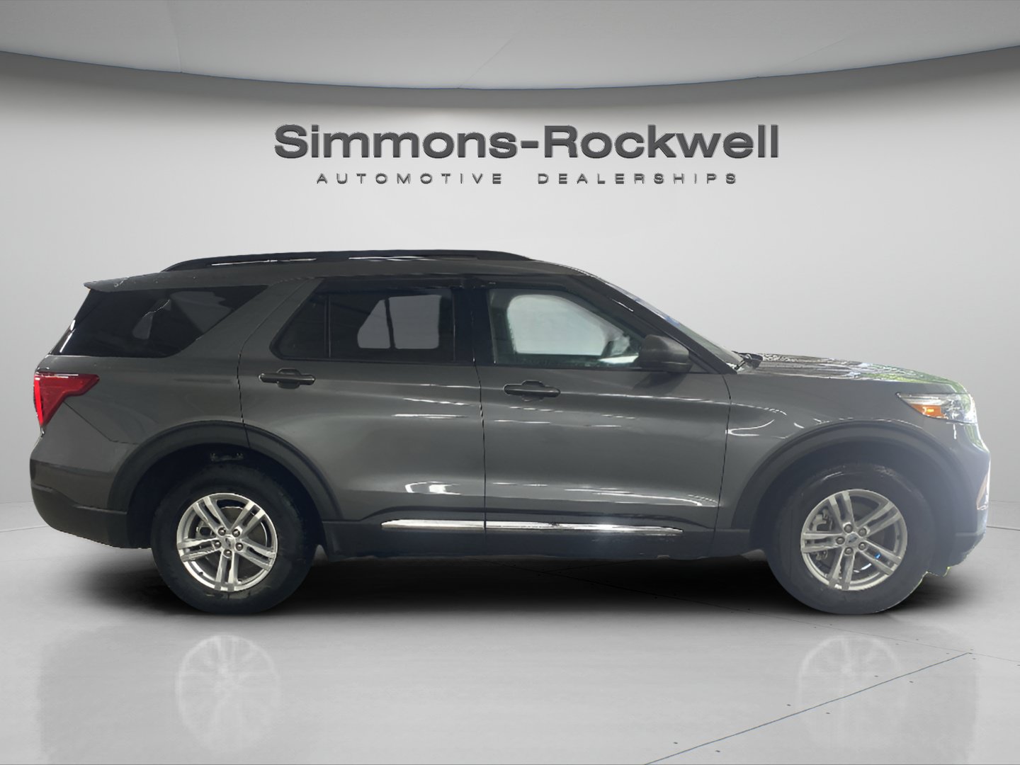Used 2023 Ford Explorer XLT AWD/4WD image 6
