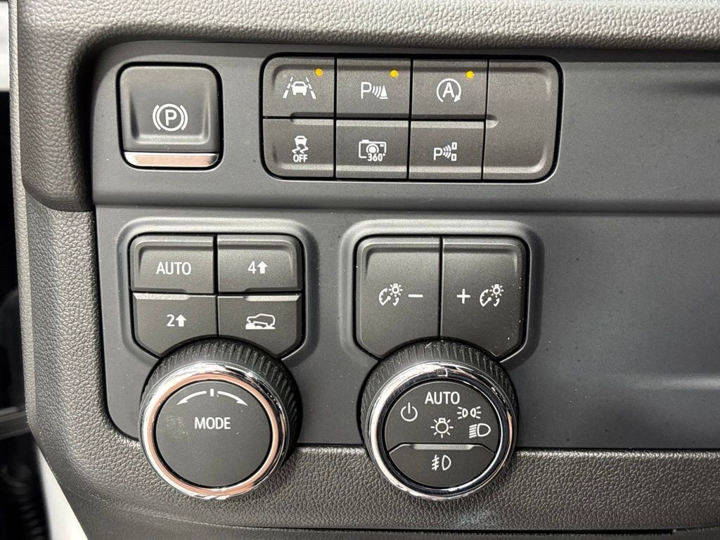 Used 2026 Chevrolet Suburban LT w/ Comfort Package AWD/4WD image 43
