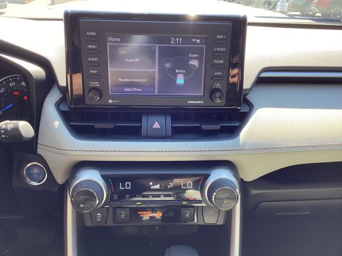 Used 2021 Toyota RAV4 XLE image 18