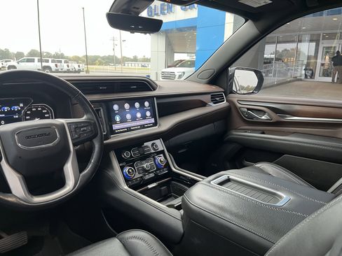 Used 2021 GMC Yukon Denali w/ Denali Premium Package image 2