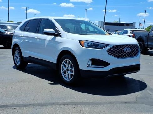 Certified 2023 Ford Edge SEL w/ Convenience Package AWD/4WD image 3