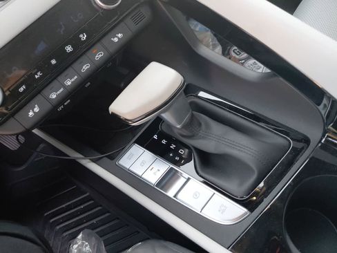 Certified 2024 Hyundai Elantra Limited image 3