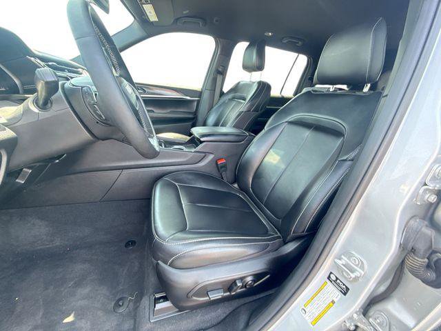 Used 2025 Jeep Grand Cherokee L Limited w/ Black Appearance Package AWD/4WD image 13