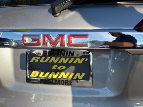 Used 2023 GMC Acadia SLT image 42