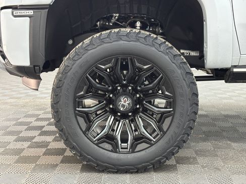 New 2026 GMC Sierra 2500 Denali w/ Denali Reserve Package AWD/4WD image 17