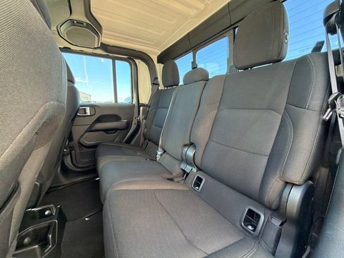 Used 2020 Jeep Gladiator Overland AWD/4WD image 10