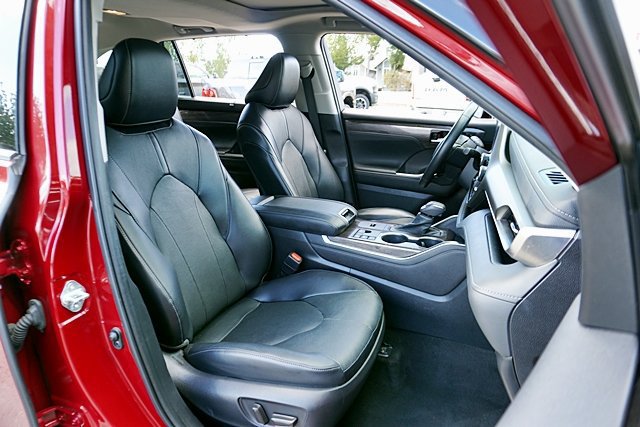 Used 2023 Toyota Highlander Limited FWD image 19