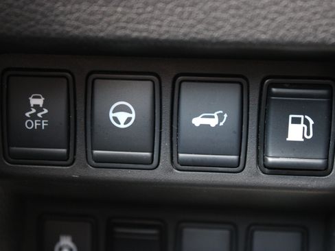 Used 2019 Nissan Rogue SV w/ Sun & Sound Touring Package AWD/4WD image 32