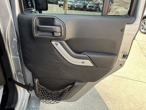Used 2013 Jeep Wrangler Unlimited Sahara w/ Dual Top Group AWD/4WD image 17