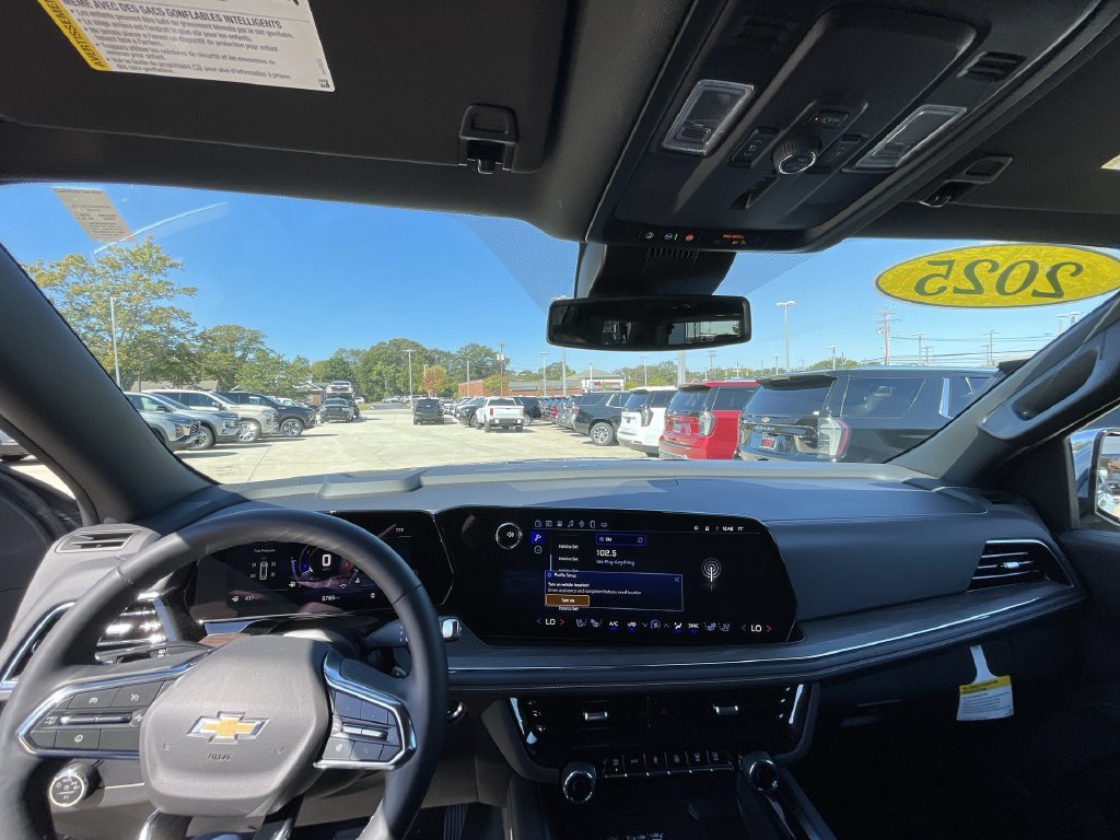 Certified 2025 Chevrolet Suburban Premier RWD image 10
