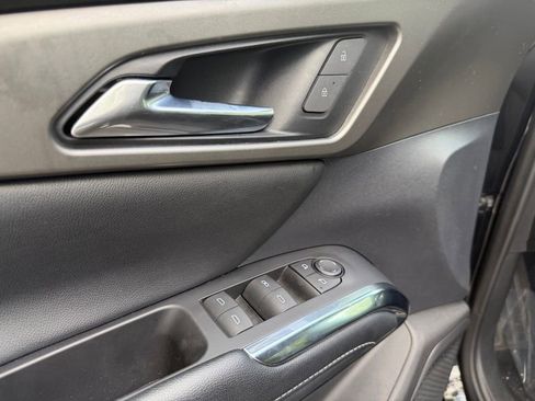 Used 2025 Chevrolet Traverse LT FWD image 18