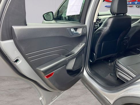 Used 2022 Ford Escape SEL w/ Technology Package image 12