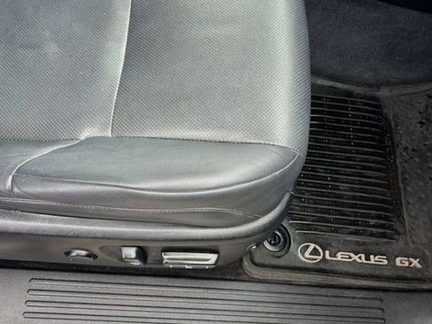 Used 2014 Lexus GX 460 image 32