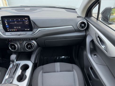 Used 2025 Chevrolet Blazer LT image 36