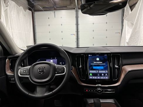 Used 2022 Volvo XC60 B5 Momentum w/ Climate Package AWD/4WD image 15