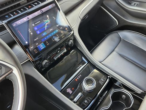 Used 2023 Jeep Grand Cherokee 4WD 4xe image 33