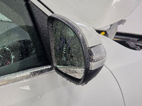 Used 2023 Mercedes-Benz GLB 250 4MATIC w/ Premium Package image 29