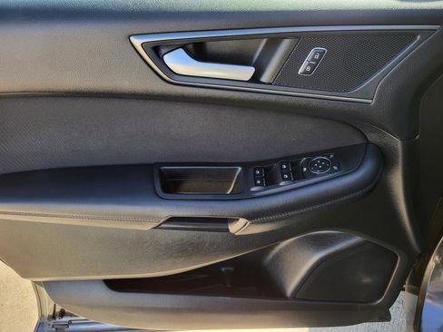 Used 2018 Ford Edge SE image 21