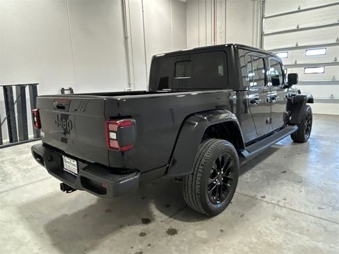 Used 2023 Jeep Gladiator Overland image 6