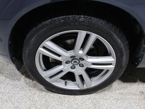 Used 2018 Volvo XC60 T5 Momentum w/ Convenience Package image 10