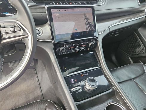 Used 2024 Jeep Grand Cherokee L Limited w/ Luxury Tech Group II image 20