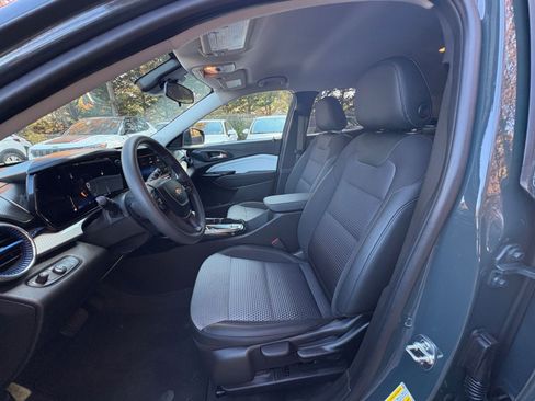 Used 2025 Chevrolet Trax LT image 22