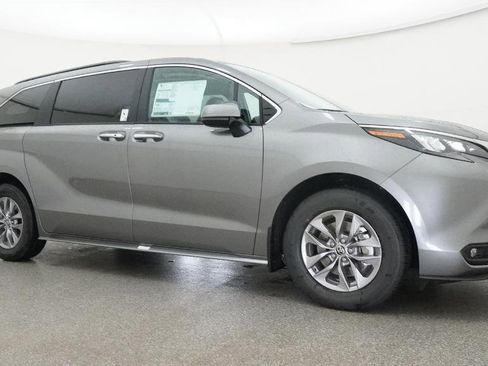New 2026 Toyota Sienna XLE FWD image 2