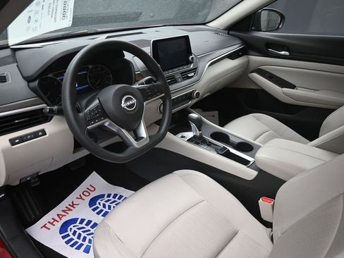 Used 2025 Nissan Altima 2.5 SV FWD image 19