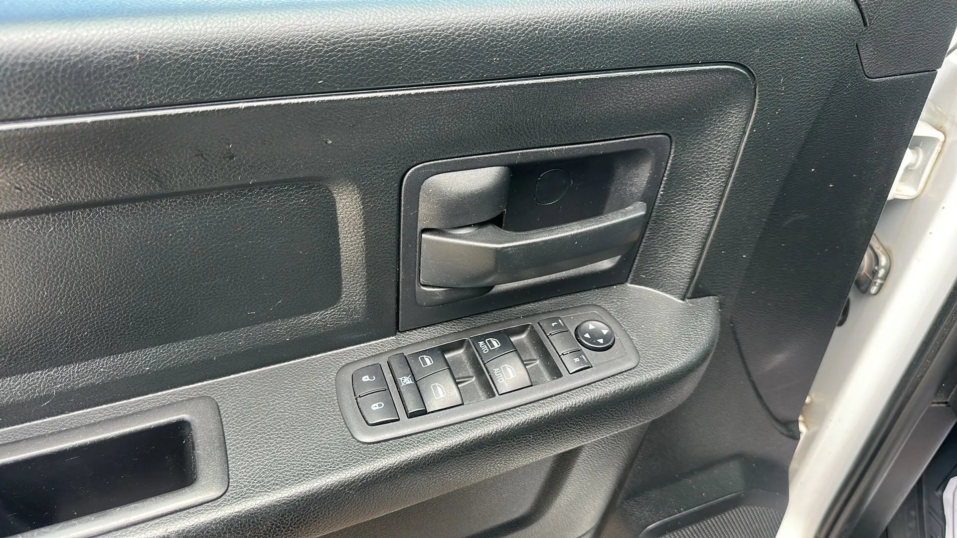 Used 2018 RAM 1500 Express w/ Express Value Package AWD/4WD image 15