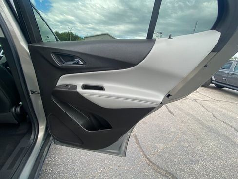 Used 2018 Chevrolet Equinox Premier image 16