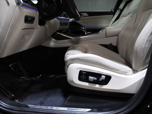 Used 2021 BMW X7 M50i w/ Dynamic Handling Package AWD/4WD image 22