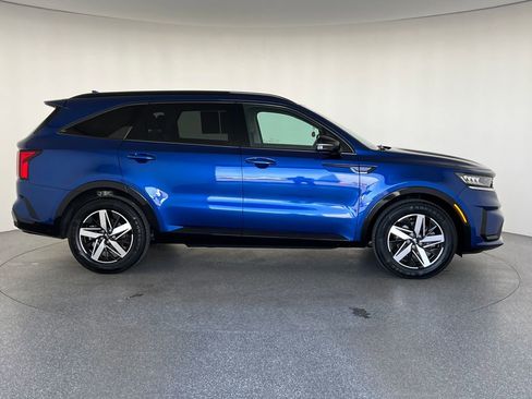 Used 2021 Kia Sorento EX w/ Panoramic Sunroof Package image 2