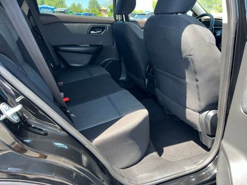 Used 2023 Nissan Rogue SV image 19