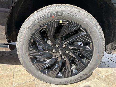 New 2026 Lincoln Navigator L Black Label image 32