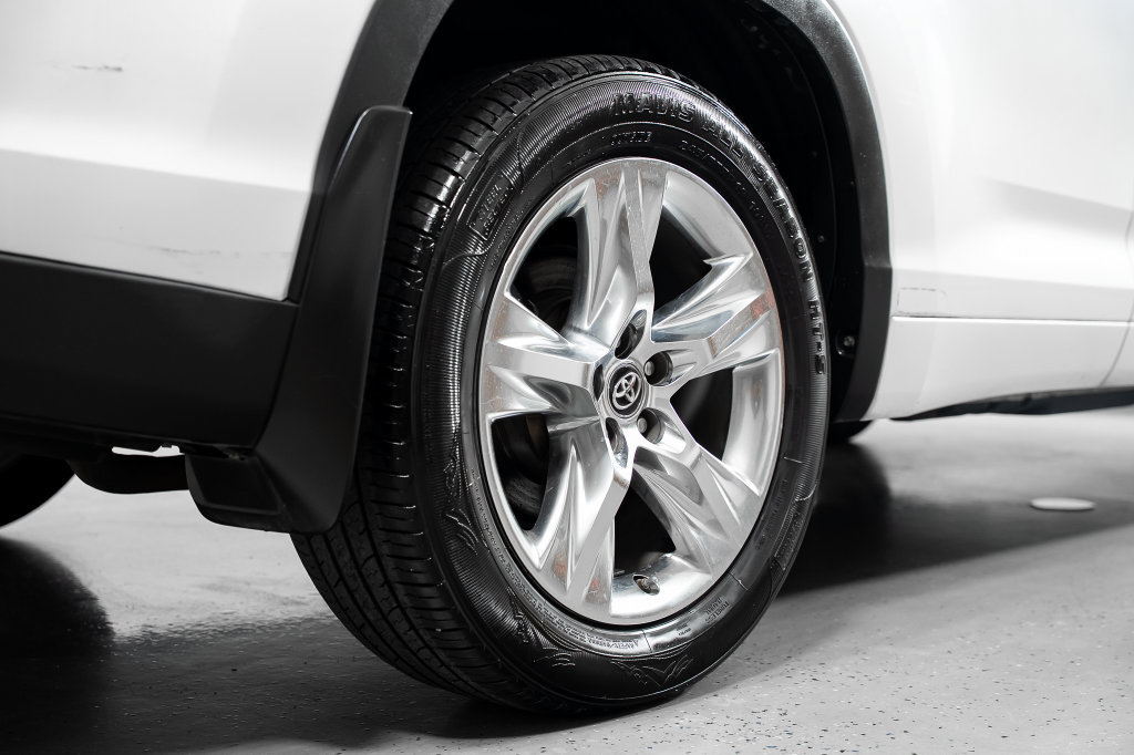 Used 2018 Toyota Highlander Limited AWD/4WD image 7