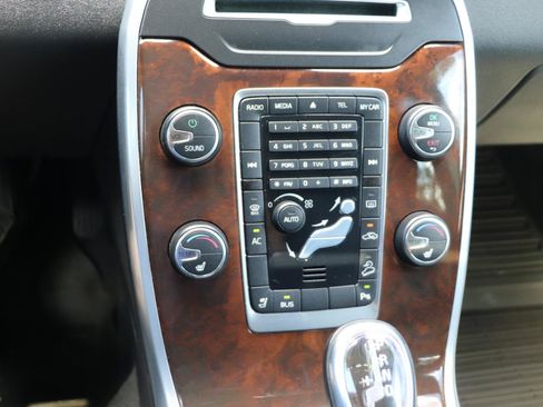 Used 2013 Volvo XC70 T6 AWD/4WD image 16