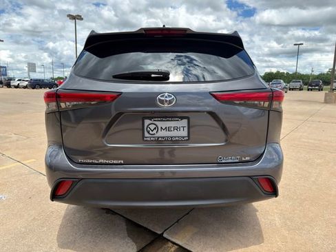 Used 2023 Toyota Highlander LE FWD image 14
