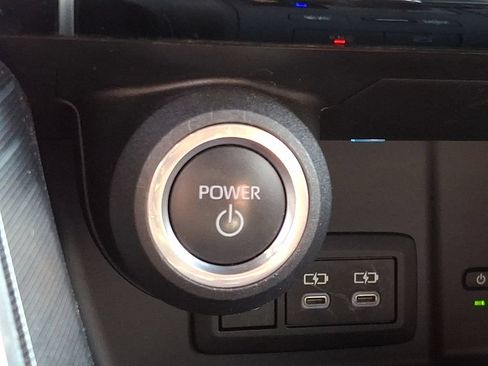 Certified 2024 Toyota Venza XLE AWD/4WD image 20