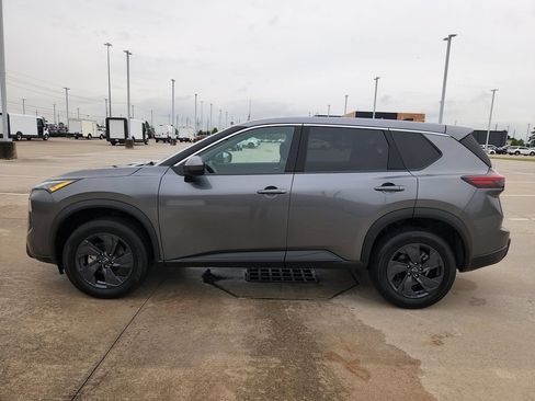 Used 2026 Nissan Rogue SV FWD image 8