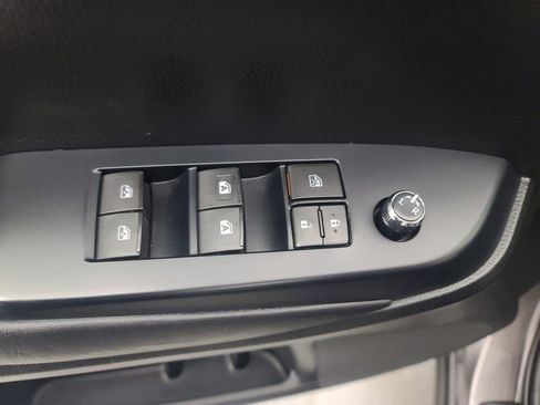 Used 2015 Toyota Highlander XLE FWD image 25
