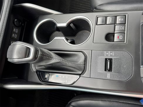 Certified 2023 Toyota Highlander XLE image 31