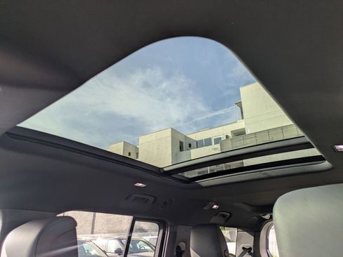 New 2026 Land Rover Defender 130 X-Dynamic SE image 22