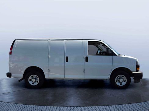 Used 2019 Chevrolet Express 2500 w/ Driver Convenience Package image 6