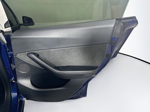 Used 2022 Tesla Model Y Long Range AWD/4WD image 29