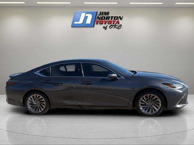 Used 2024 Lexus ES 300h Ultra Luxury w/ Accessory Package (Z2) FWD image 4