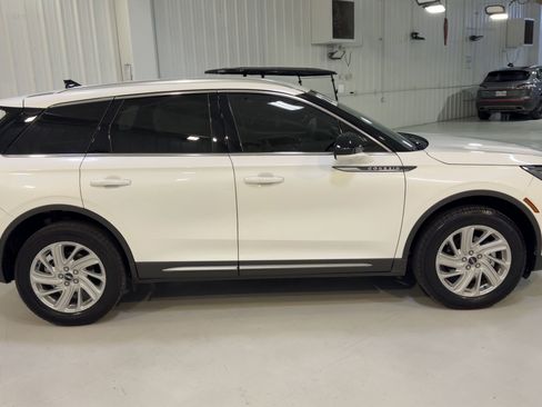 Used 2022 Lincoln Corsair FWD image 2