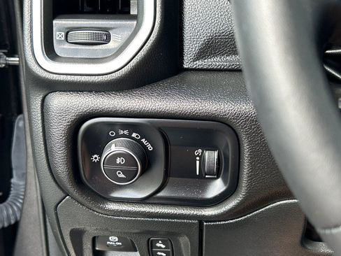 Used 2024 RAM 1500 Big Horn RWD image 33
