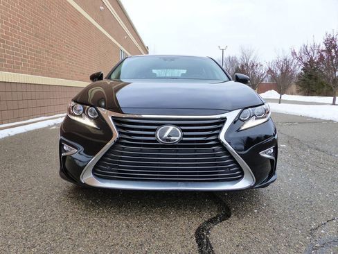 Used 2017 Lexus ES 350 w/ Luxury Package image 12