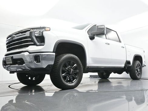 Used 2024 Chevrolet Silverado 2500 LTZ AWD/4WD image 44
