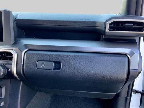 Used 2025 Toyota 4Runner SR5 AWD/4WD image 18